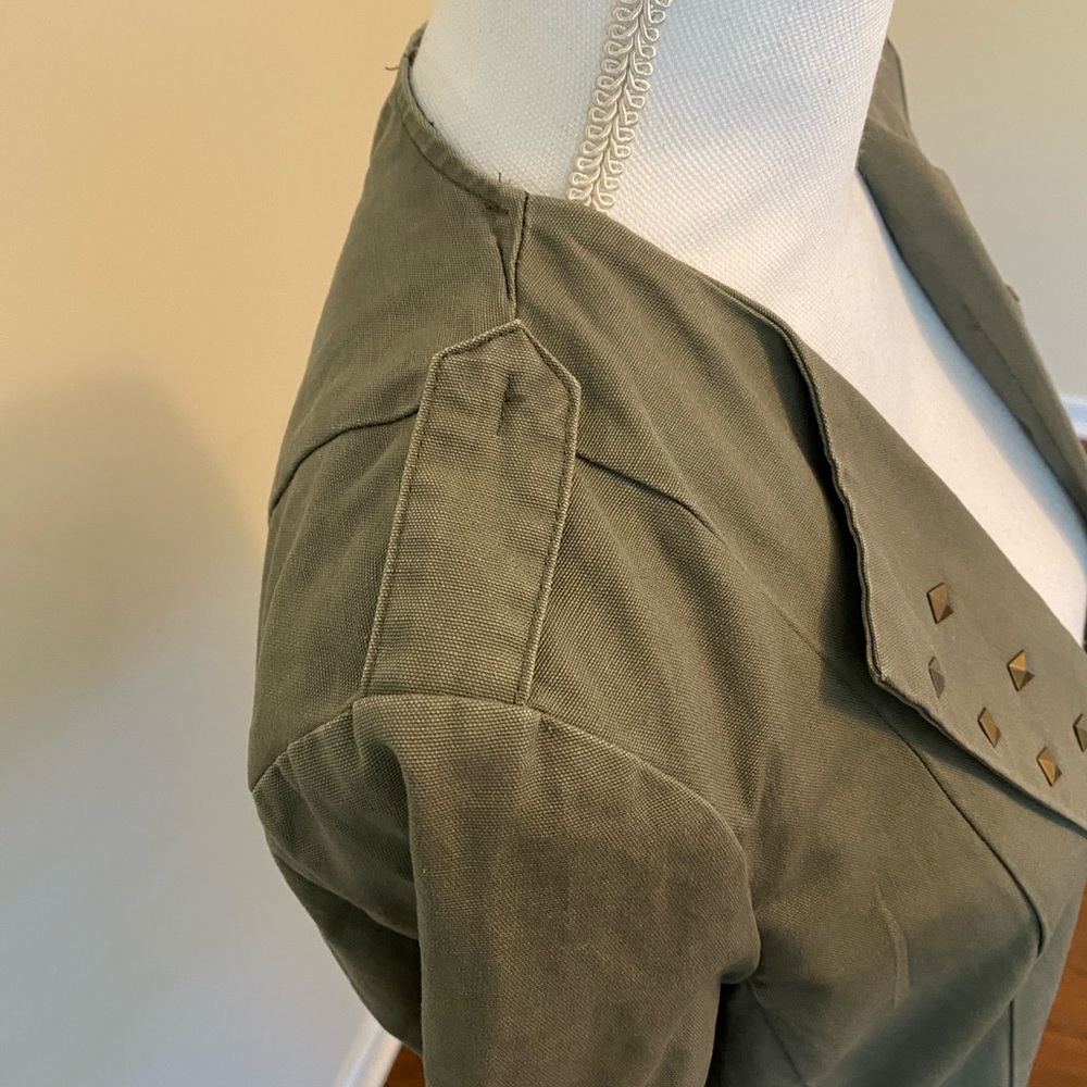 Blazer - Picture 4 of 6